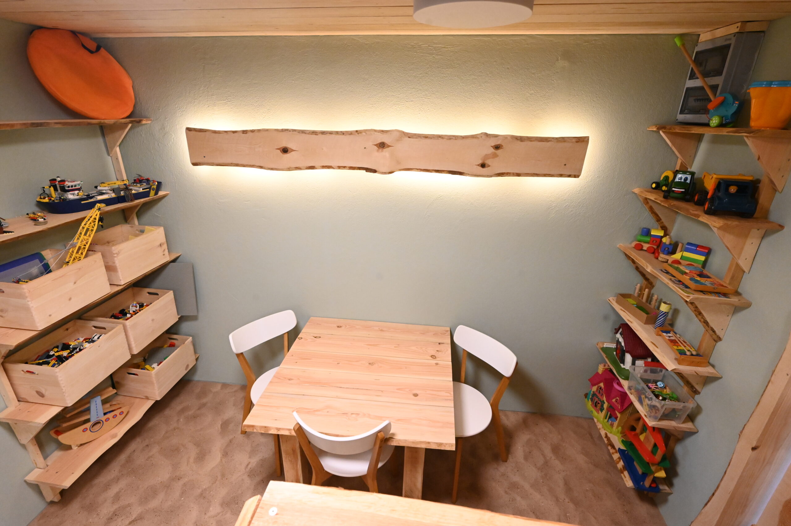 kinderspielzimmer-legotisch